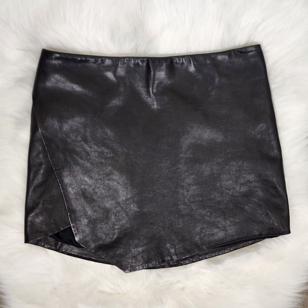 MICHELLE MASON | Leather Mini Skirt With Slit Sz 4 Black Asymmetrical Zip Staple